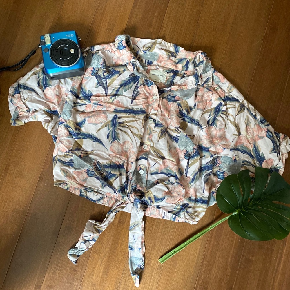 PRICE DROP • Tie down cropped printed button shirt